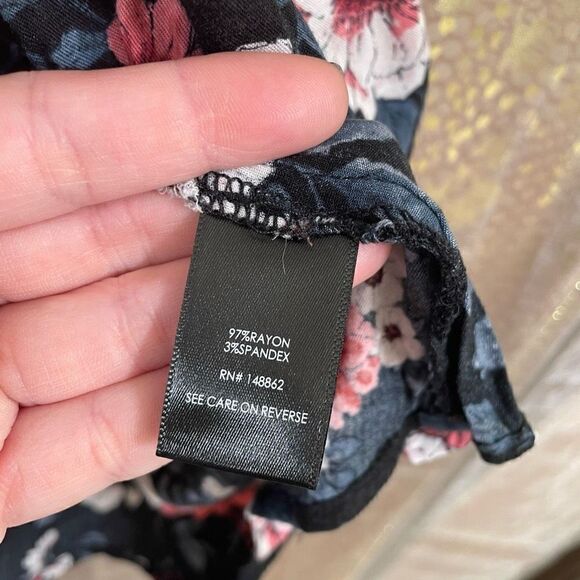 Torrid Black Pink Blue Floral V Neck Button Down Tunic Style Tank, 00 M/L - Picture 4 of 5